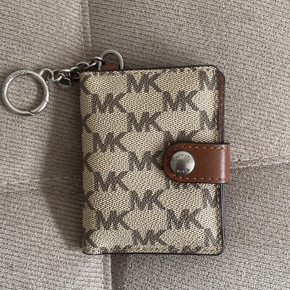 BRAND NEW⚡️ Micheal Kors Jet Set Travel ID Card Keychain - Picture 2 of 6